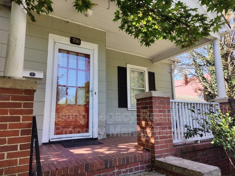 Foto principal - 708 S Broad St