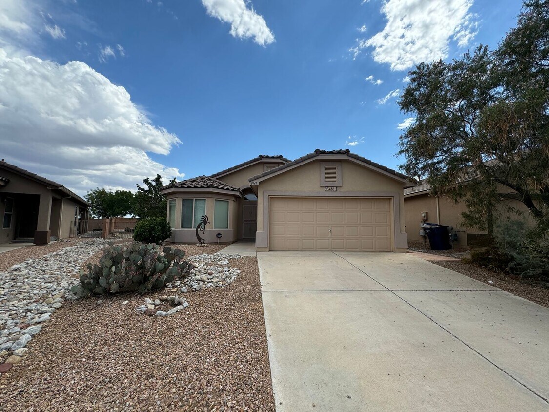 Primary Photo - 3 bed 2 bath home in Huning Ranch New Pain...