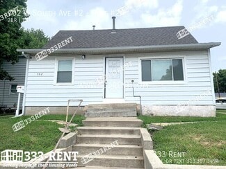 Building Photo - 702 W South Ave