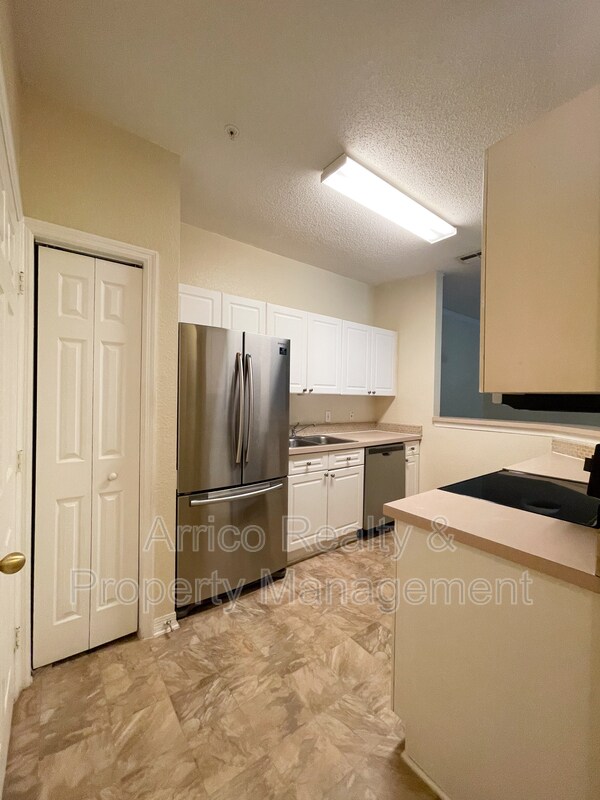 Foto del edificio - 18001 Richmond Pl Dr