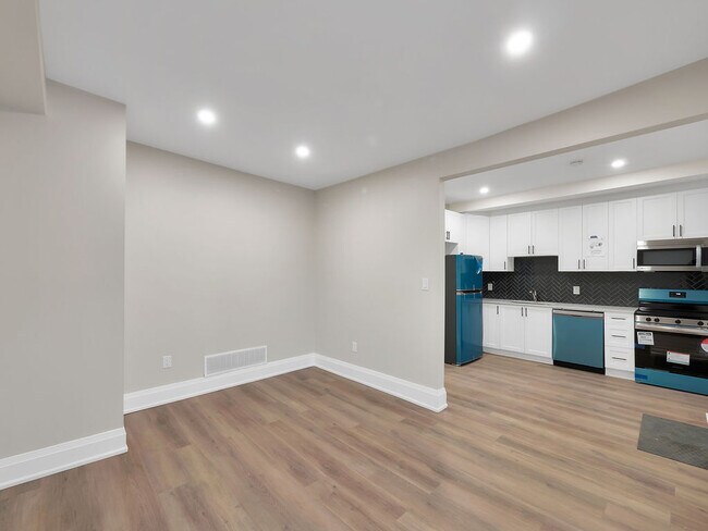 Building Photo - 51 Stirton St