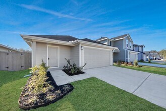 Building Photo - 14315 Leafy Willow Dr