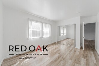 Building Photo - 380 S Sierra Madre Blvd