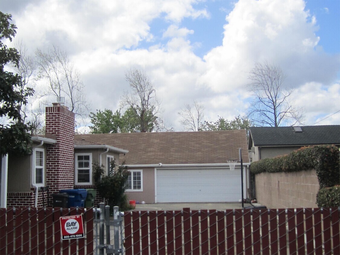 Foto principal - 825 Camden Ave