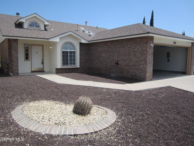 Building Photo - 7728 Plaza Serena Rd