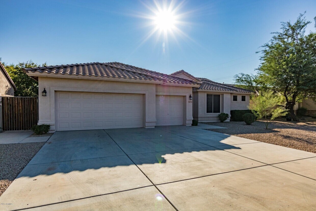 Foto principal - 24627 N 45th Dr