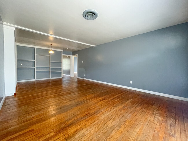 Building Photo - 3801 Parkwood St