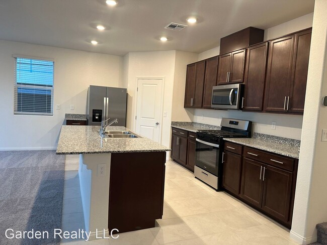 Building Photo - 5 br, 3 bath House - 6948 Wildhorse Creek St