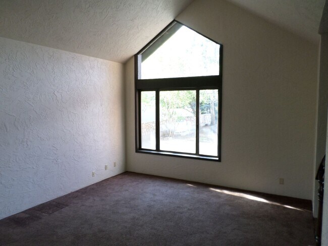Foto del edificio - 4 Bedroom Home in McClaren Ranch