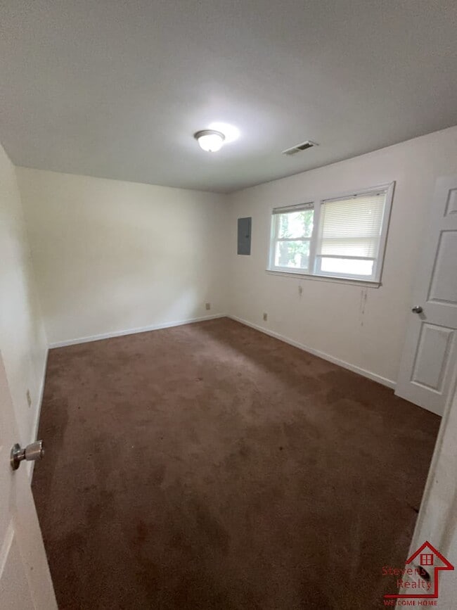 Building Photo - 500 Skyline Dr