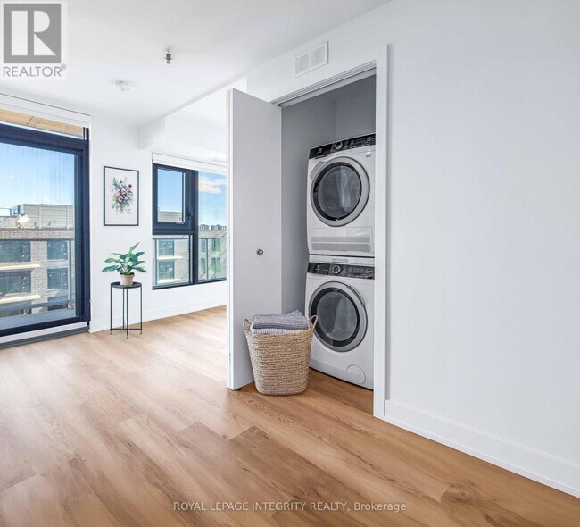 Photo du bâtiment - 1376 Carling Ave