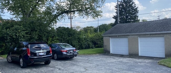 Building Photo - 1879 Kentwell Rd