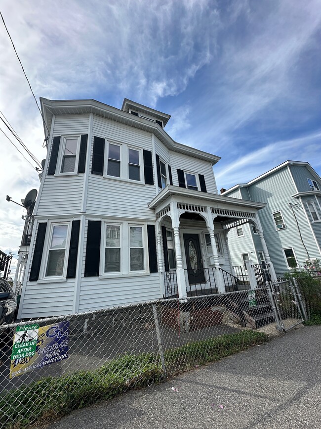 Building Photo - 99 Andrews St