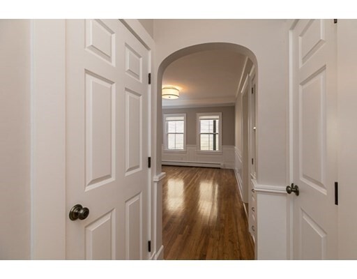 Building Photo - 623 Hale St