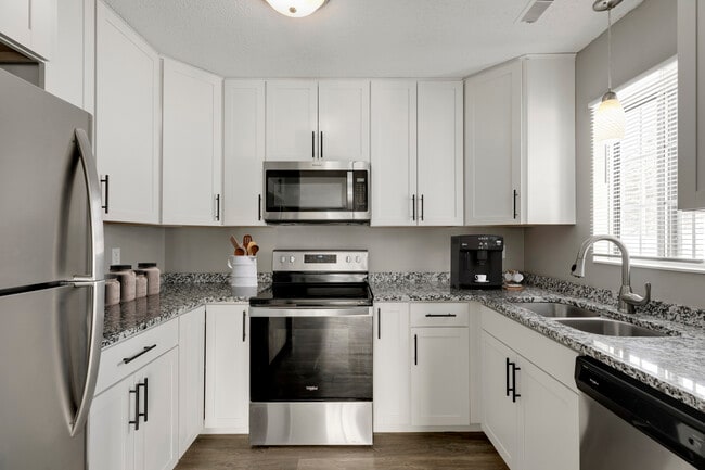 Building Photo - Woodlane Place Townhomes