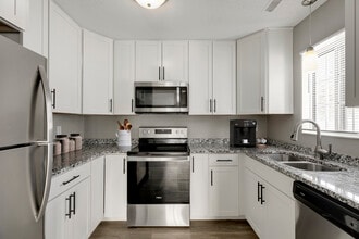 Building Photo - Woodlane Place Townhomes