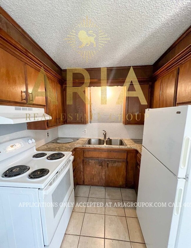 Building Photo - 2 Bed/1 Bath Unit in Noble - Available for...