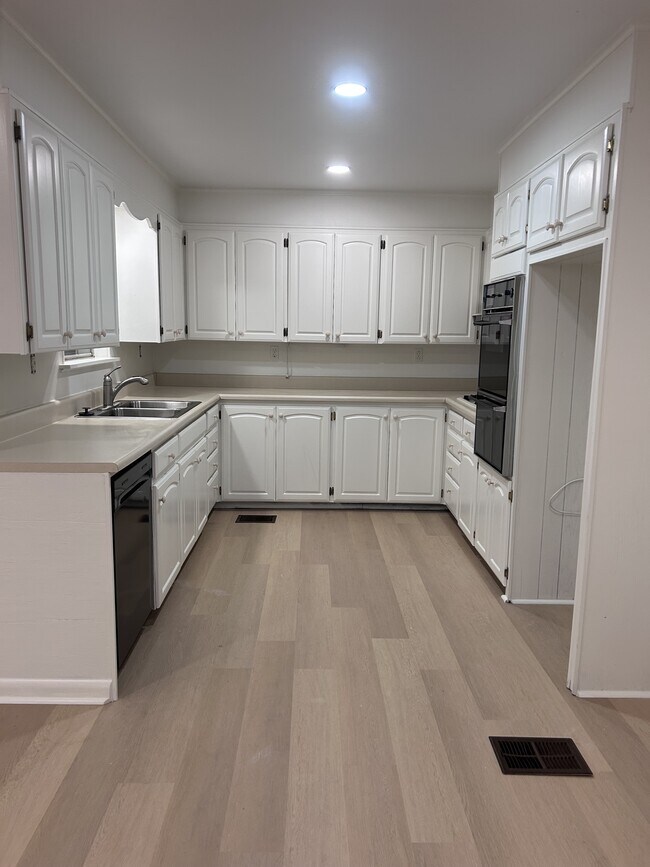 Foto del edificio - 103 Cottonwood Ave
