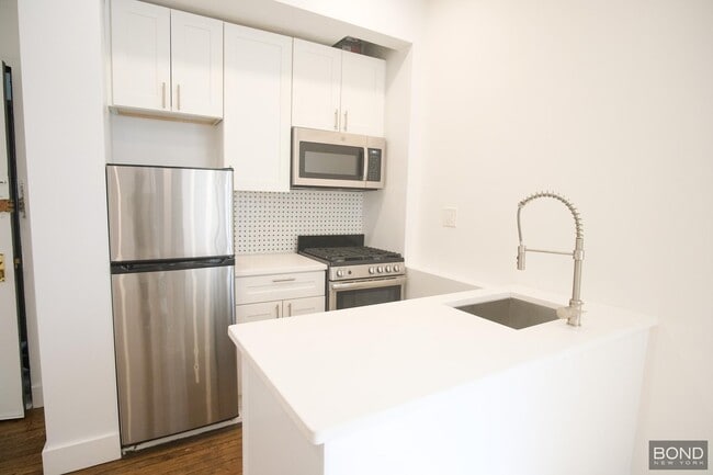 Building Photo - 45 Tiemann Pl