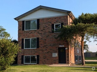 Building Photo - 21W185 Tee Ln