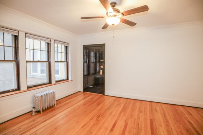 Foto del edificio - 2217 W Montrose Ave