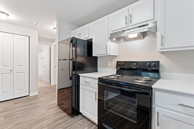 Building Photo - Come Home To An Amazing View! Remodeled Tw...