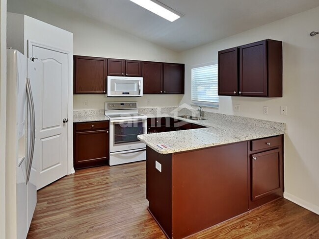 Building Photo - 331 Valley Edge Dr