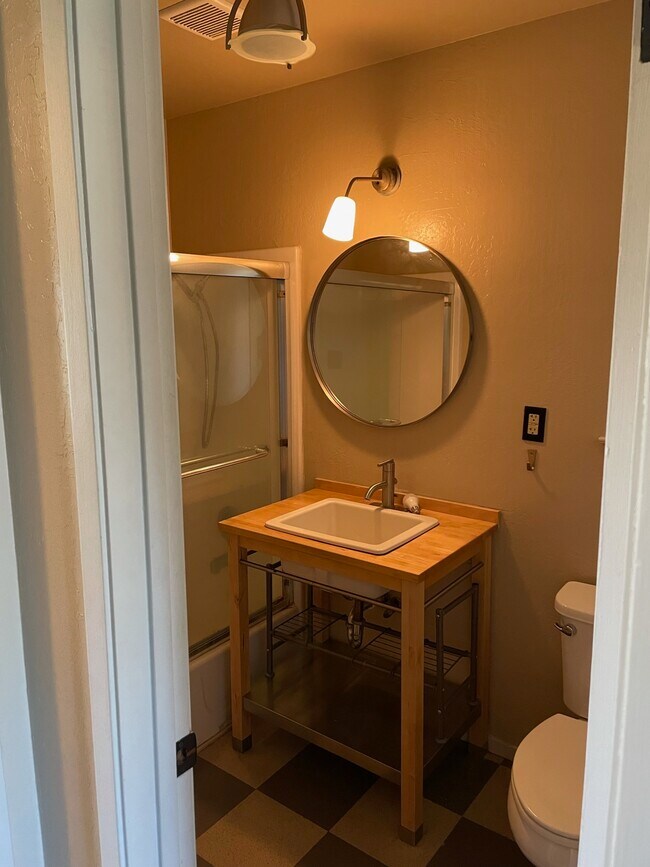 bathroom - 108 Fitch St