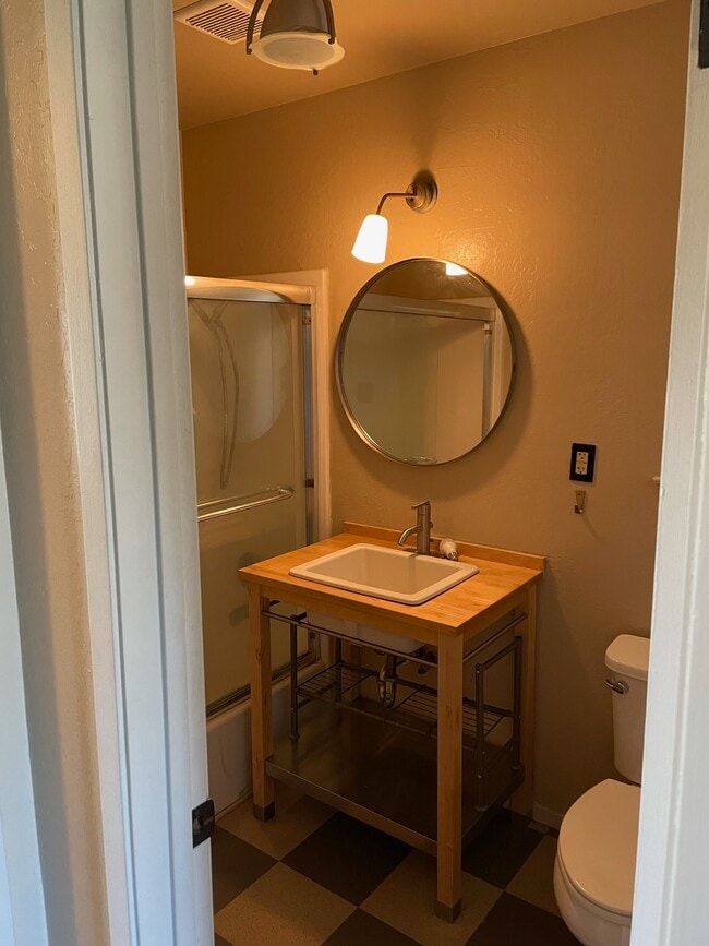 bathroom - 108 Fitch St
