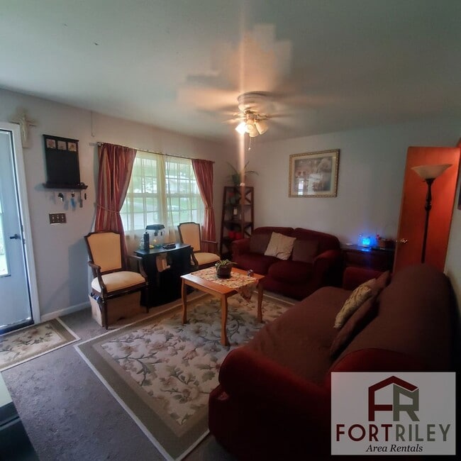Building Photo - Spacious home for rent!