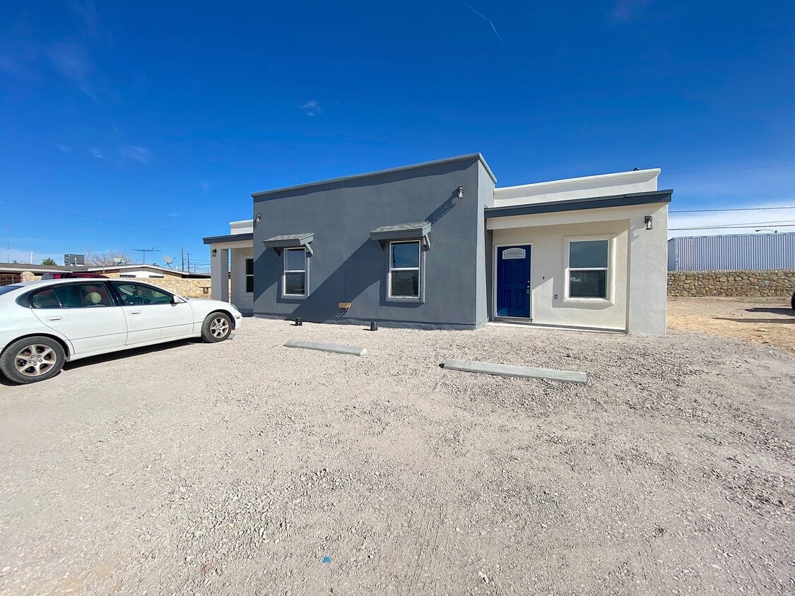 Primary Photo - 8702 De Alva Dr