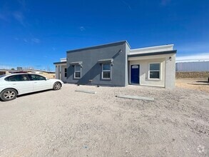 Building Photo - 8702 De Alva Dr