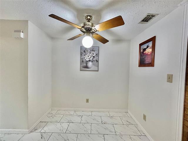 Building Photo - 625 Carriagehouse Ln