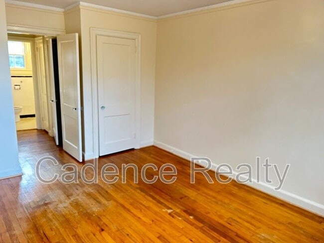 Building Photo - 2940 Oleander Dr