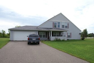 Building Photo - 680 Circle Pine Dr