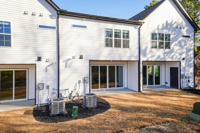 Building Photo - New Construction Modern Home!