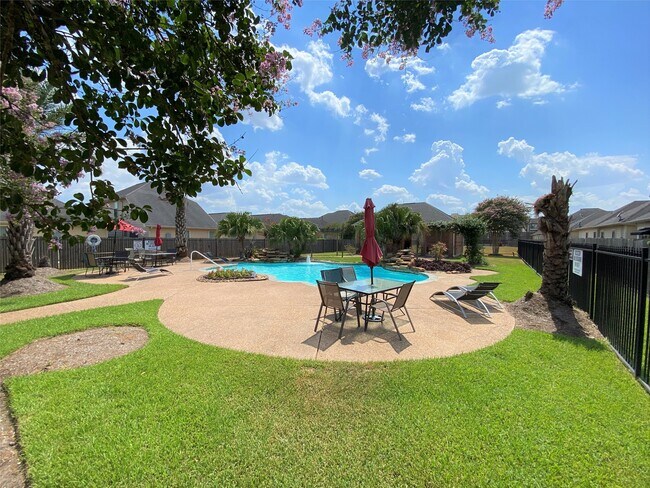 Foto del edificio - 20916 Sunrise Pine View Ln