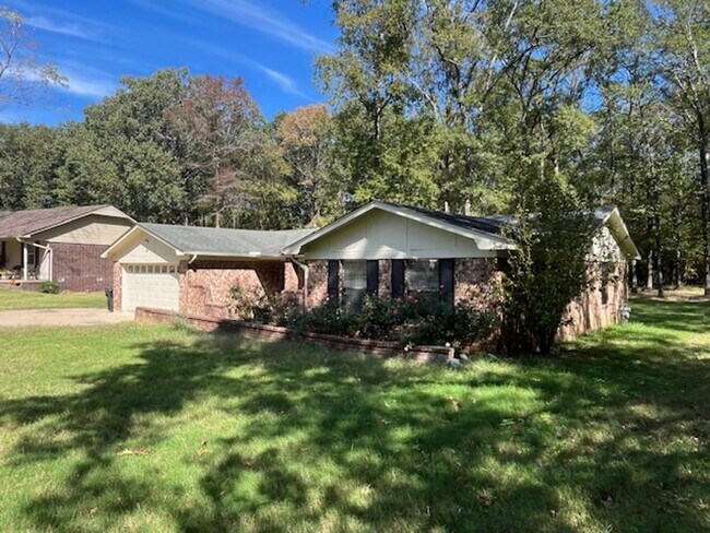 Foto del edificio - 16 Eastwood Dr