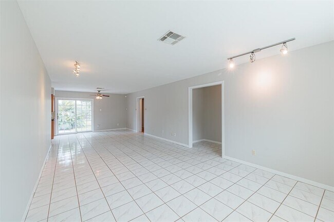 Building Photo - 2515 Tannehill Dr