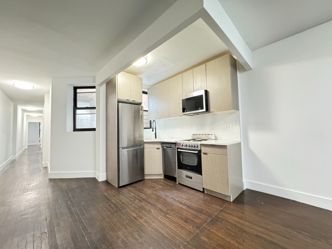 Primary Photo - 2112 Regent Pl