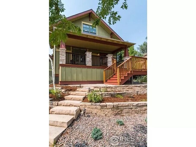 Building Photo - Charming Craftsman Gem Near McKinley Park