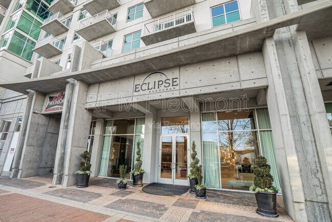 Foto del edificio - 250 Pharr Rd NE