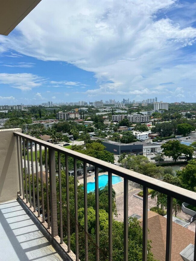 Foto del edificio - 1470 NE 123rd St