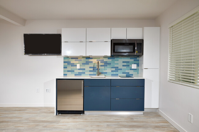 Glass ocean blue backsplash - The Cove PB