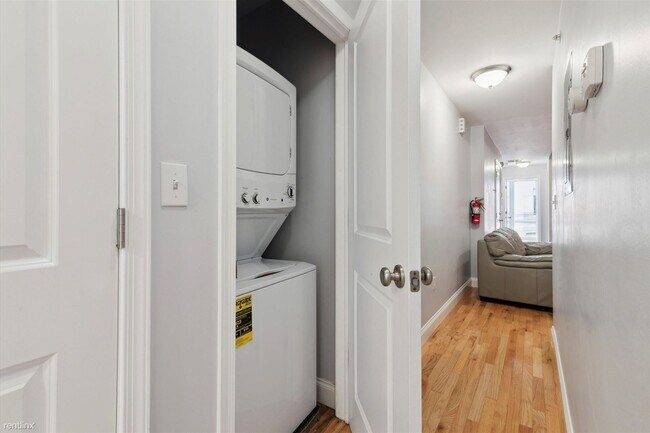 Foto del edificio - 3 br, 2 bath Triplex - 1846 N 17TH ST Unit B