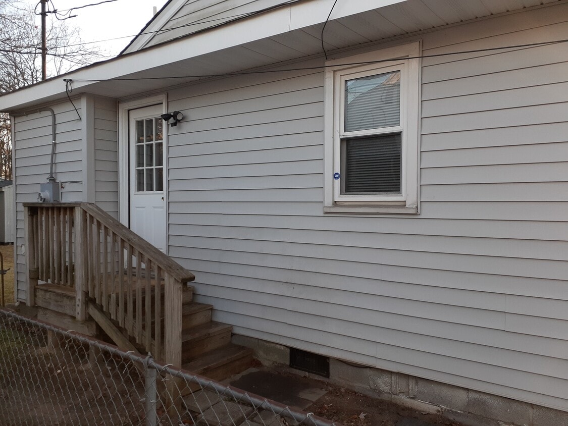 14 N Walker Rd, Hampton, VA 23666 House for Rent in Hampton, VA