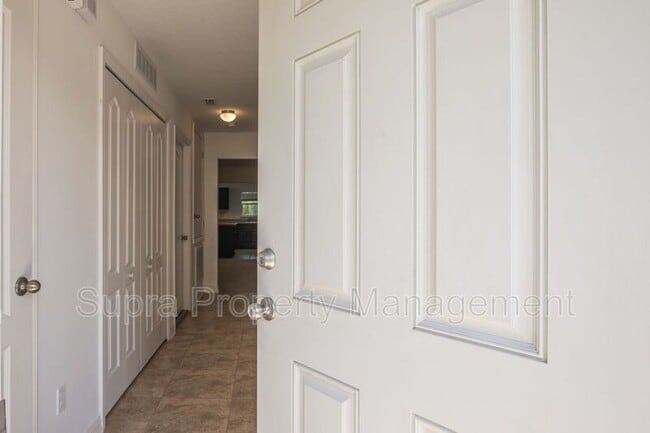 Building Photo - 11657 Hickory Oak Dr