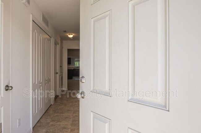 Foto del edificio - 11657 Hickory Oak Dr