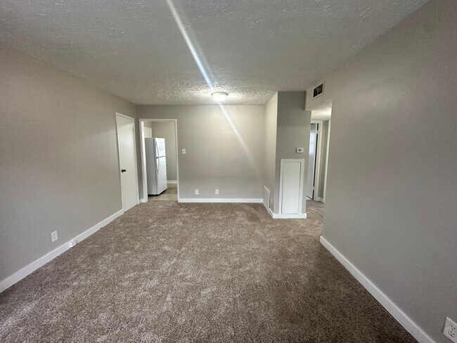 Foto del edificio - 1431 Nightingale Rd