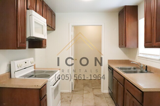 Foto del edificio - 2448 Stone Glen Dr